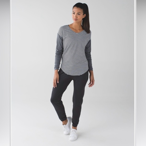 Lululemon Weekend Long Sleeve Classic Stripe Black White Size 6 - Picture 3 of 12